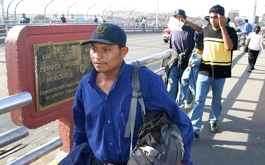 Telediario Media Paisanos repatriados reclaman aportaciones al Seguro social en EEUU