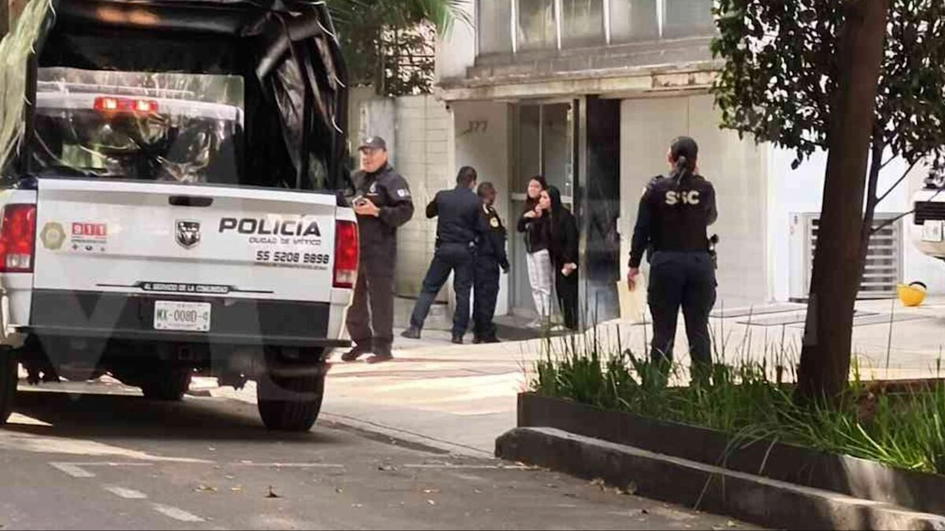 Hasta el momento se conoce que los presuntos delincuentes asaltaron al custodio, por lo que las autoridades de la Cuauhtémoc ya investigan.