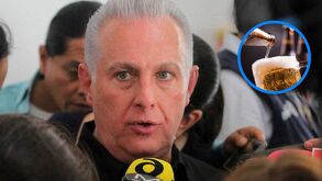 Román Alberto Cepeda, alcalde de Torreón dando una entrevista a los diferentes medios de comunicación.