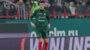 César Montes jugando con el Lokomotiv de Moscú en la Liga de Rusia.