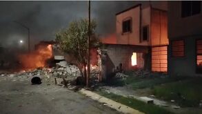 Casa incendiada por explosión