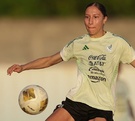 Myra Delgadillo, delantera de Pachuca femenil, entrenando con la Selección Mexicana previo al partido contra San Vicente y las Granadinas.