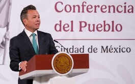 Pablo Lemus en el podio de la Mañanera de Claudia Sheinbaum