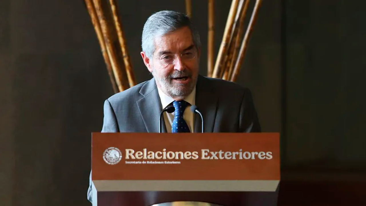 Juan Ramón de la Fuente solicitó licencia temporal como titular de la SRE para someterse a una cirugía.