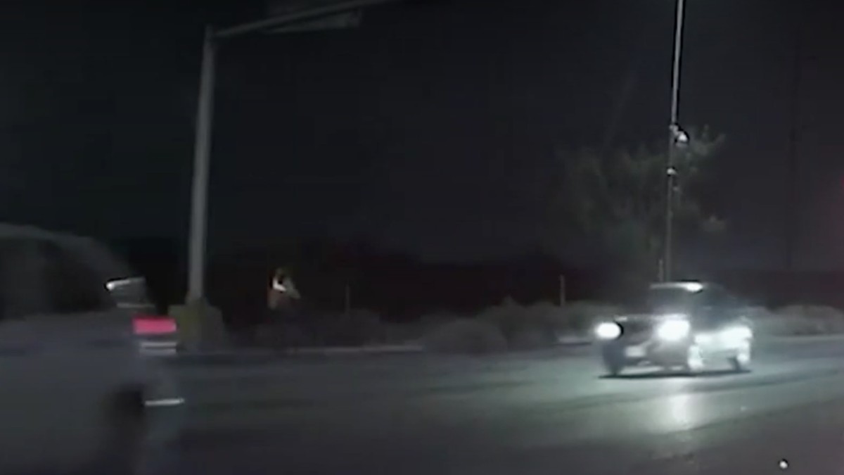 imagen del momento de un atropellamiento a ciclista durante la madrugada del 27 de noviembre.