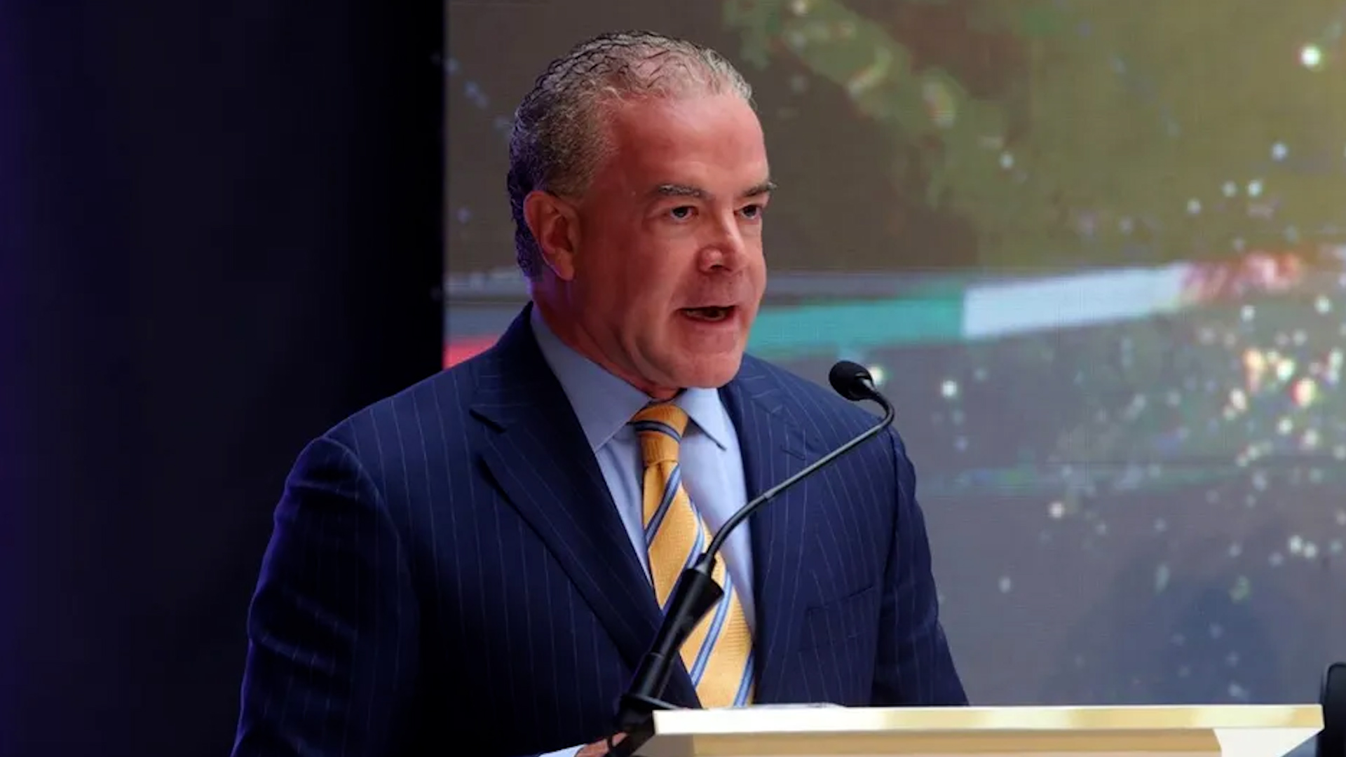 Luego de las polémicas en las que se ha visto involucrado estos últimos días, el empresario fue removido de su cargo diplomático.