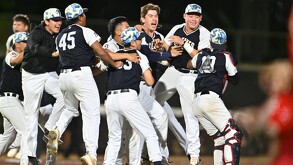 Sultanes celebrando el triunfo ante Diablos Rojos del México.