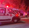 Imagen de ambulancia de Cruz Roja Mexicana y paramédicos atendiendo a personas lesionadas en Torreón.