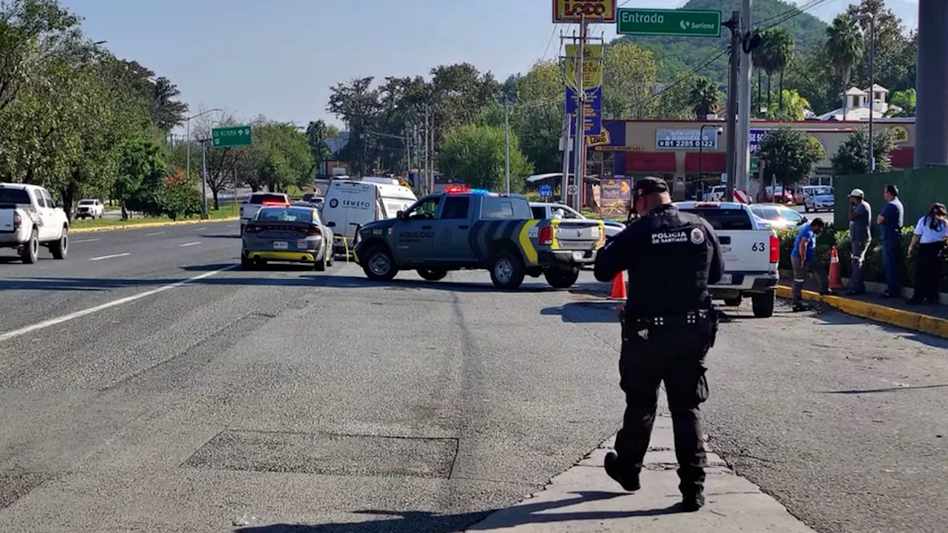 Un menor perdió la vida luego de abrir la puerta del vehículo y ser arrollada por la misma unidad en un acceso de la Carretera Nacional.