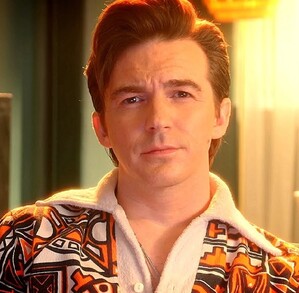 Jared Drake Bell es un actor y músico estadounidense. Comenzó su carrera como actor en la década de 1990, en la sitcom Home Improvement.