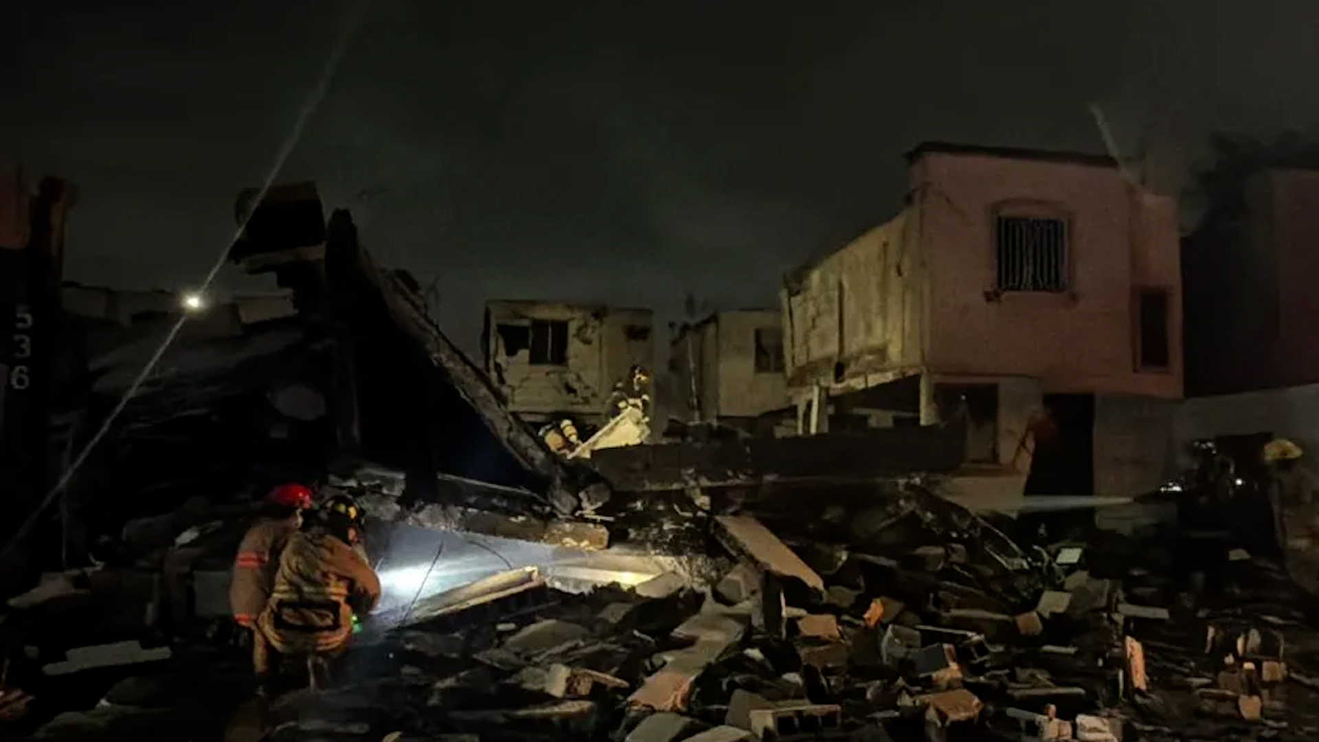 El incendio ocurrió en una casa ubicada en la Colonia Los Olmos donde presuntamente se almacenaba material pirotécnico de manera ilegal.