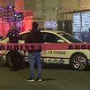 Listón rojo de advertencia y una patrulla policiaca en colonia Los Héroes de Puebla.