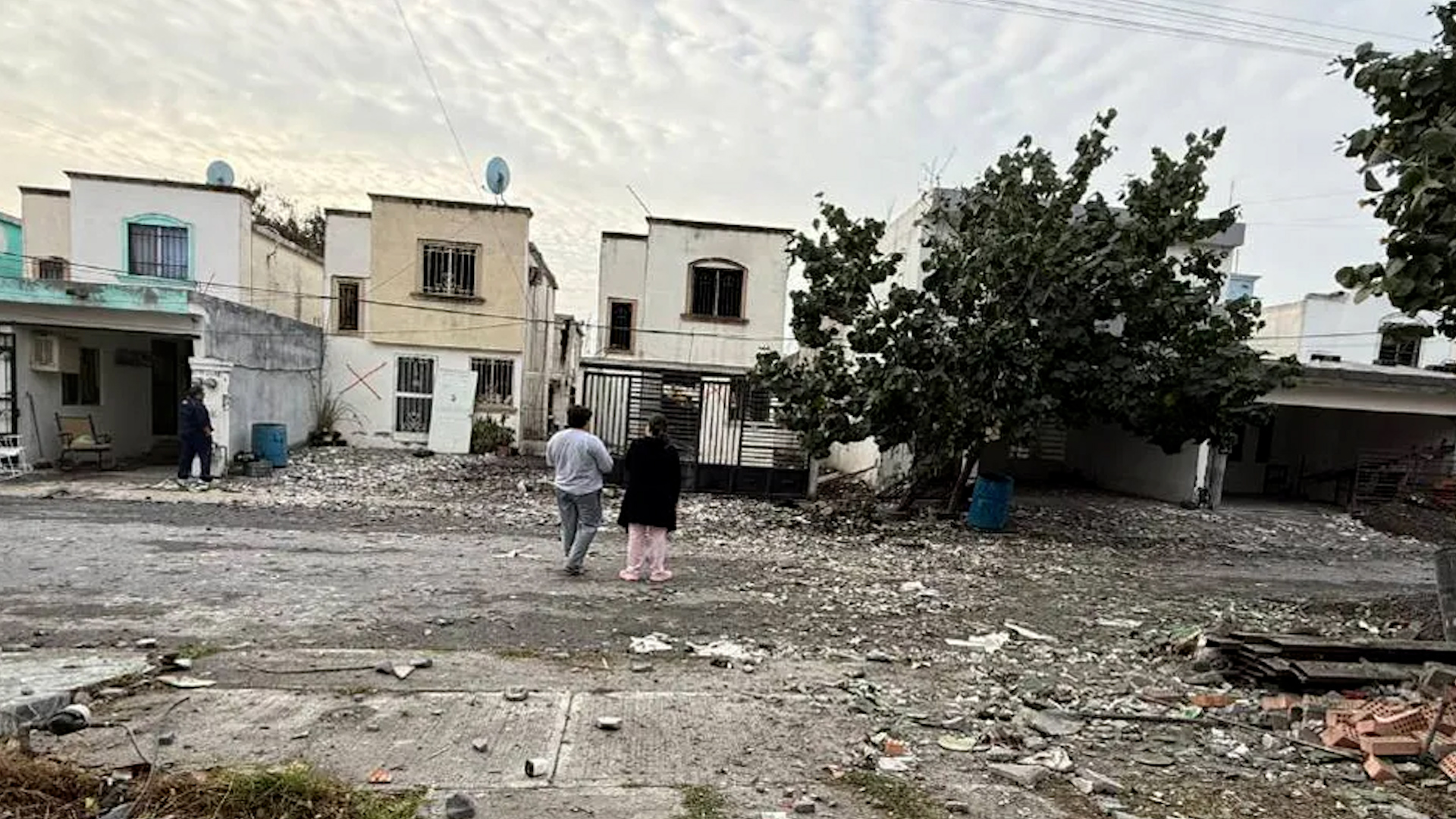 La tranquilidad de la colonia Los Olmos en el municipio de Pesquería, Nuevo León, se vio interrumpida luego de una fuerte explosión.