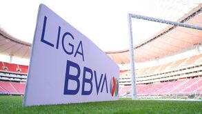 Logo de la Liga MX en el Estadio Akron.