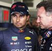 Checo Pérez y Christian Horner platicando previo a una carrera, ambos con la escudería Red Bull.