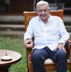 Andrés Manuel López Obrador reaparece tras dejar la presidencia para anunciar su nuevo libro.