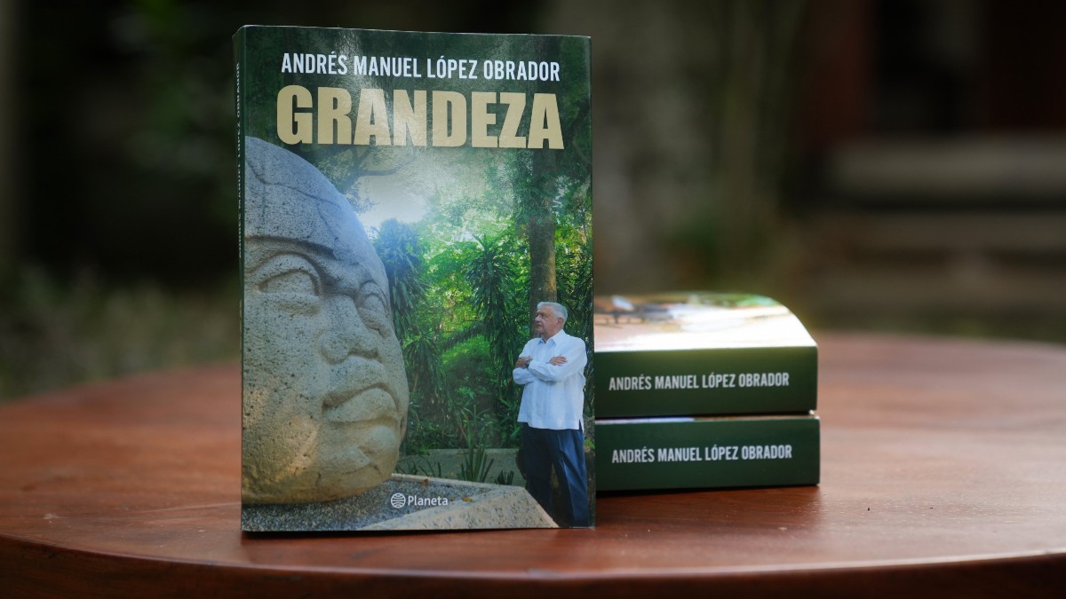 Portada de ‘Grandeza’, el nuevo libro del expresidente Andrés Manuel López Obrador.