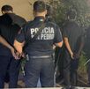 Policías de San Pedro con detenidos en fiesta clandestina.