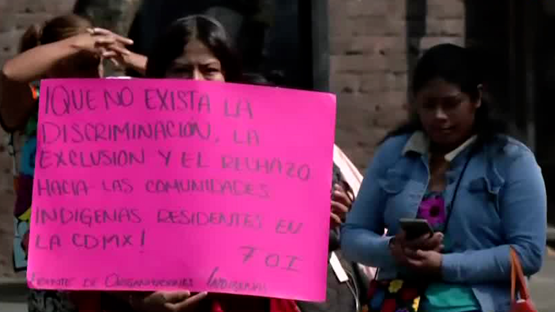 Los artesanos indígenas fueron de la Romería de diciembre en Paseo de la Reforma, por lo que exigen espacios para vender.