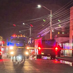 Un voraz incendio consume una vivienda en la colonia Las Fuentes de Zapopan.