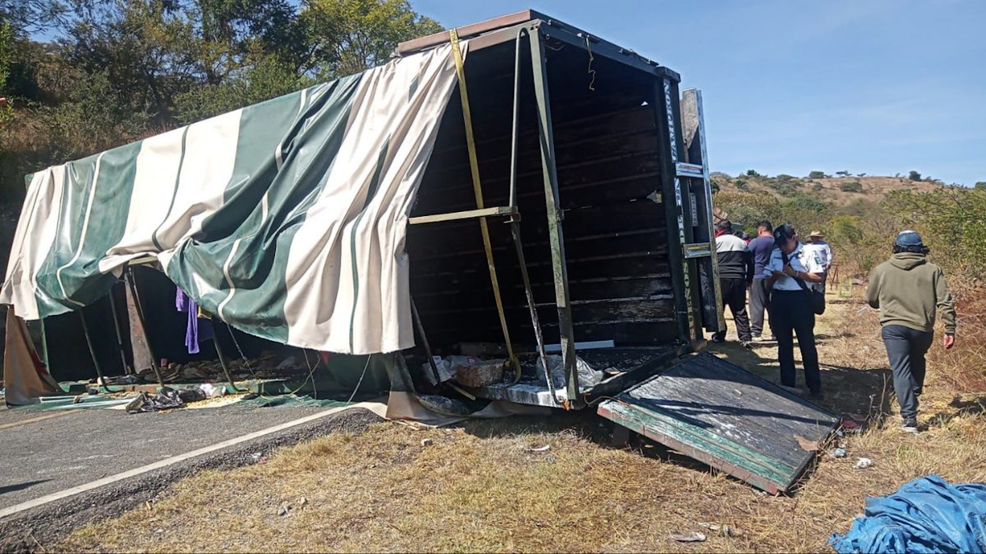 Mientras dos hombres son atendidos en un hospital de Oaxaca, el resto del grupo logra rescatar los víveres y continuar su camino hacia el Santuario de Juquila.