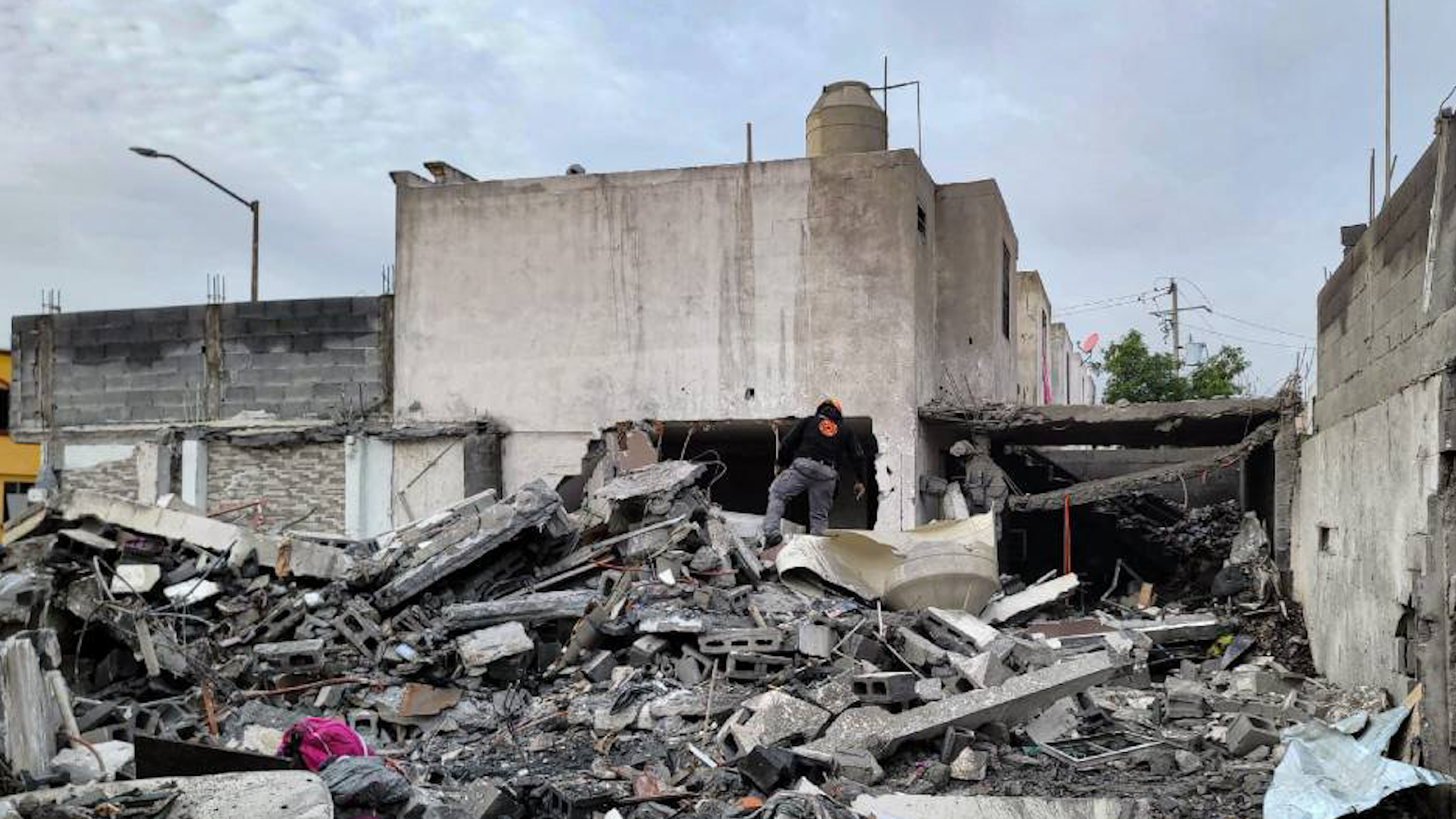 Autoridades continúan con los peritajes y de momento se descartan más personas fallecidas en el lugar.