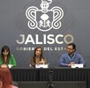 Personalidades de Jalisco sentados en mesa