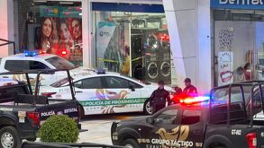 Lavandería es atacada a balazos en Plaza Arkana de Cuautitlán Izcalli; hay 2 muertos y 2 lesionados.