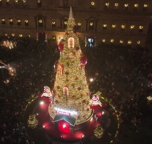 La noche de inauguración estuvo marcada por espectáculos previos al encendido. Los asistentes disfrutaron del cuento “Quién se robó la Navidad”, presentado por