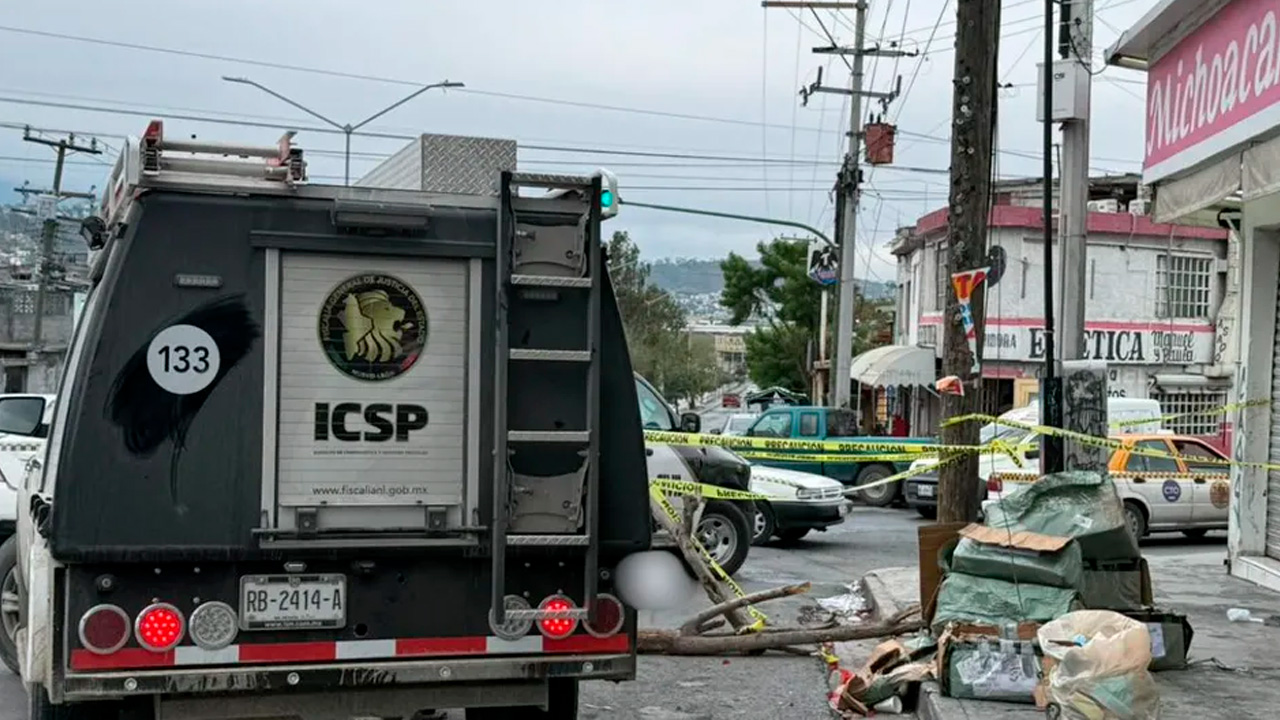 Una persona fue localizada sin vida en el cruce de la avenida Almazán y la calle Rubén Jaramillo, en la colonia Tierra y Libertad, en Monterrey.