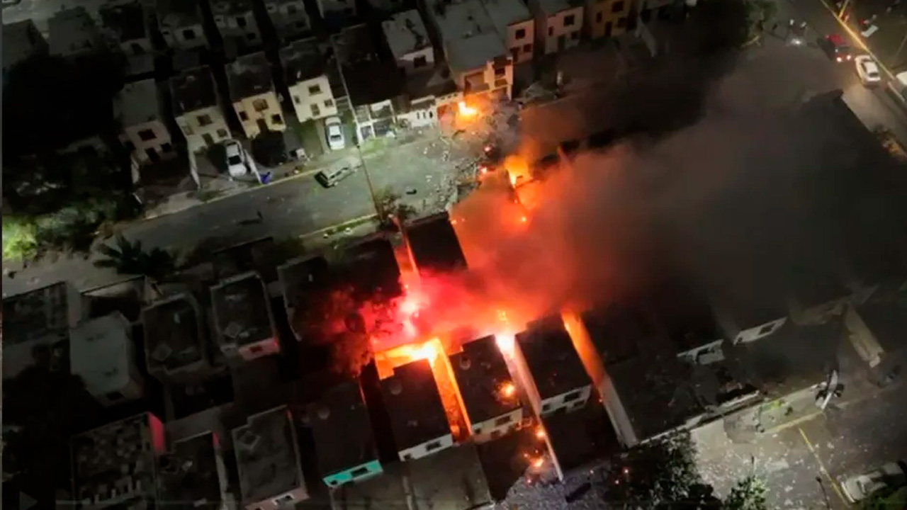 A dos días de la explosión por pirotecnia en un domicilio de Los Olmos, Pesquería, autoridades confirmaron cuatro personas fallecidas y ocho lesionados.