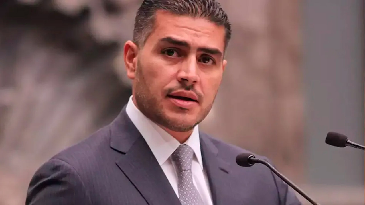 Omar García Harfuch afirmó que no existen indicios de que dinero del narcotráfico haya financiado Miss Universo.