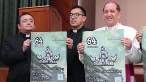 Obispo auxiliar de Puebla Francisco Javier Martínez Castillo presenta la 64 Feria Guadalupana en el seminario de Puebla.