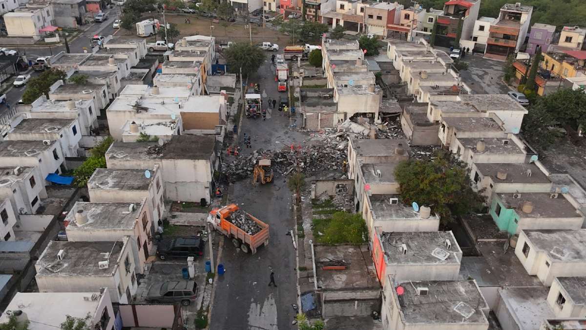 Casas dañadas por explosión de pirotecnia en Pesquería.