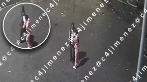 Hombre de 65 años robándose a una joven con síndrome de Down para abusar sexualmente de ella en Iztapalapa.