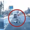 Un motociclista sufre accidente al invadir carril del Macrobús de Guadalajara.