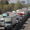 Tráfico en la autopista México-Puebla, debido a carga vehicular del transporte de carga.