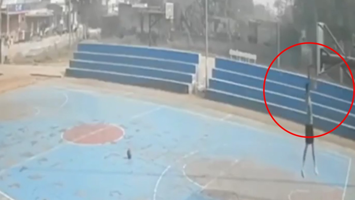 Joven colgado de un aro de básquetbol, minutos antes de morir.