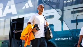 Guido Pizarro llegando al partido entre Tigres y Atlético de San Luis en el Apertura 2025.