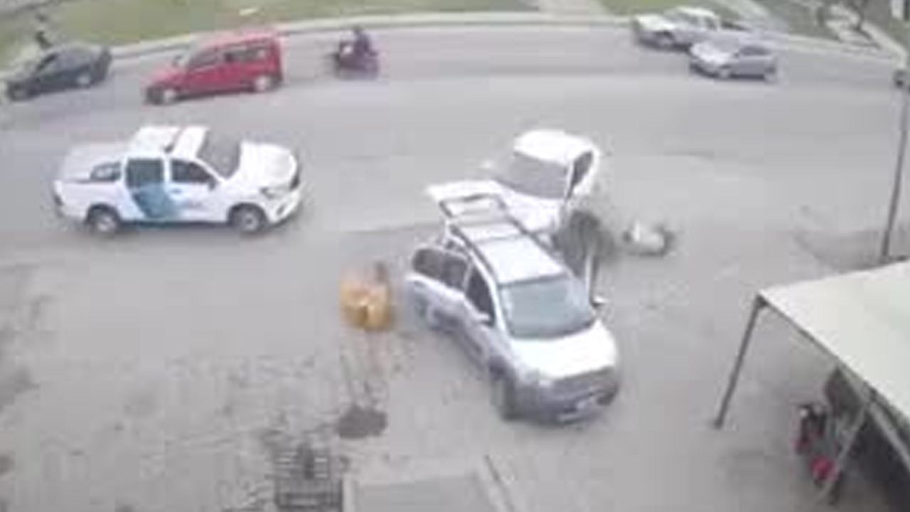 La búsqueda de los prófugos continúa mientras las víctimas se recuperan de sus graves heridas; se trata de un hecho que ha conmocionado a toda la comunidad.