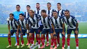 Jugadores de Monterrey en la foto oficial previo al inicio de los Cuartos de final de vuelta en el estadio Ciudad de los Deportes.