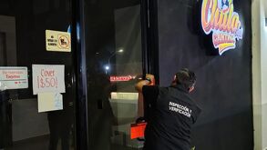 Bar la Chula siendo clausurado en el oriente de Torreón.