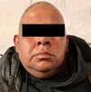 Autoridades deteniendo a ‘El Balú’, de La Chokiza, en Ecatepec.