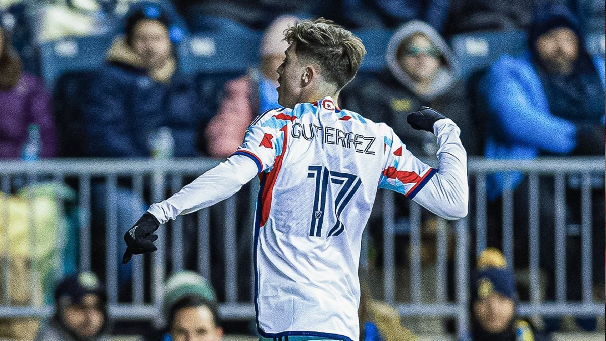 Brian Gutiérrez festejando uno de sus goles con el Chicago Fire de la MLS.