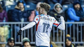 Brian Gutiérrez festejando uno de sus goles con el Chicago Fire de la MLS.