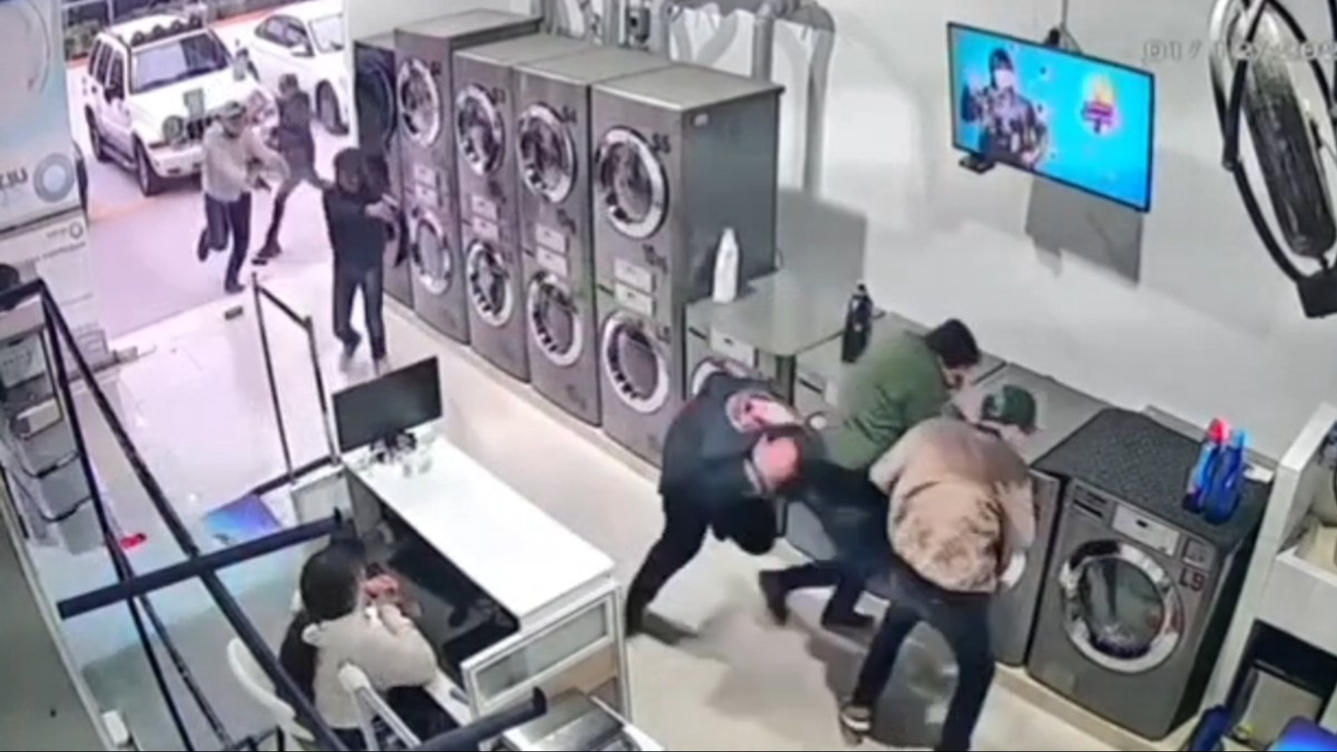 Las víctimas de la balacera en Plaza Arkana, Cuautitlán Izcalli, eran detenidos originarios de Sinaloa y Guadalajara, ambos de apellidos Quintero.