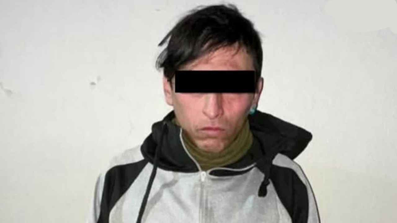 Un hombre acusado de realizar tocamientos a una mujer fue detenido en una unidad del transporte público de la Ruta 49 en Ecatepec.