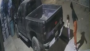 Mujer golpeando a niña en Guadalupe.