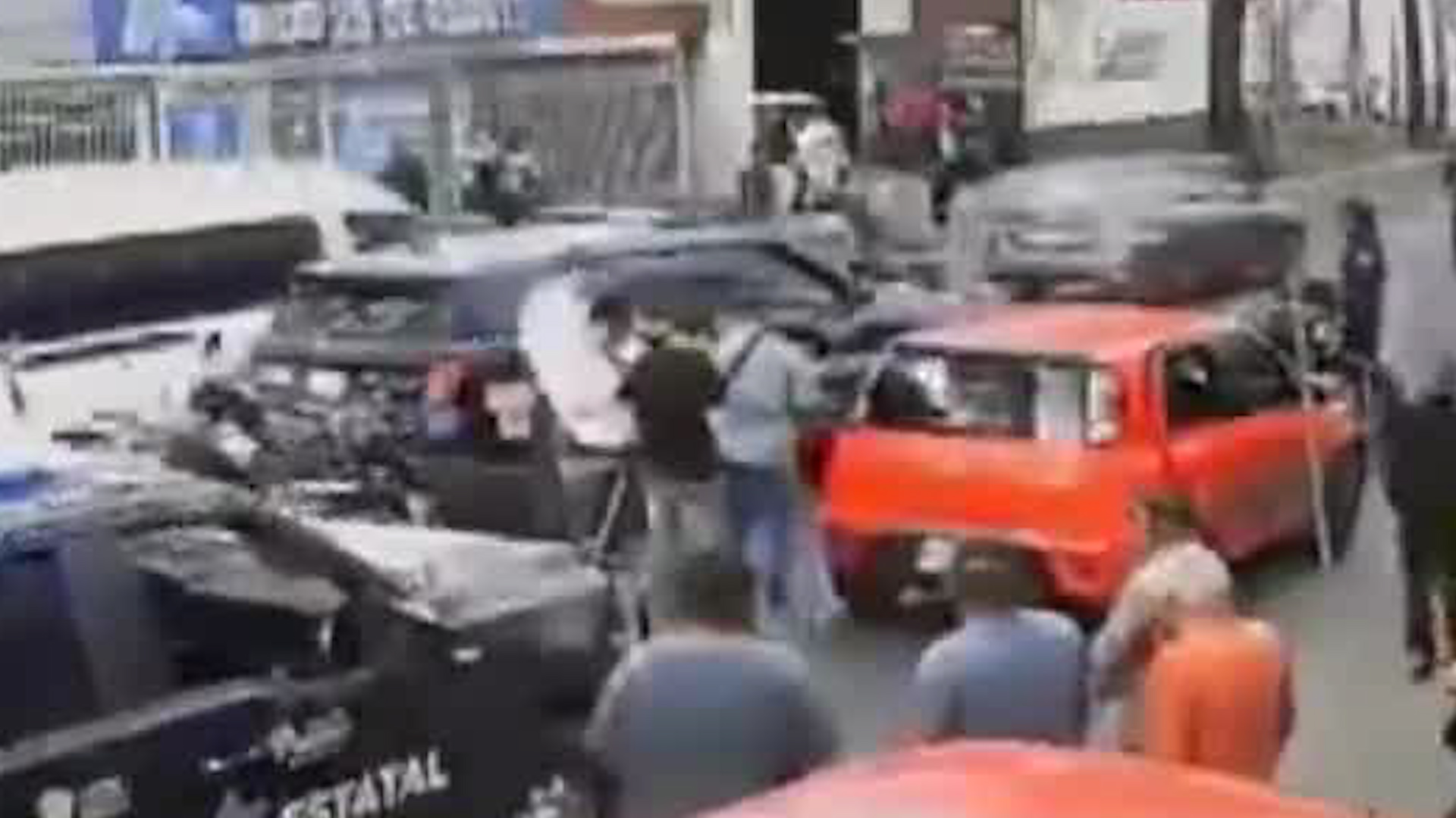 Una moto patrulla y comerciantes de la zona de San Bartolo detuvieron un vehículo que transportaba a una joven en contra de su voluntad.