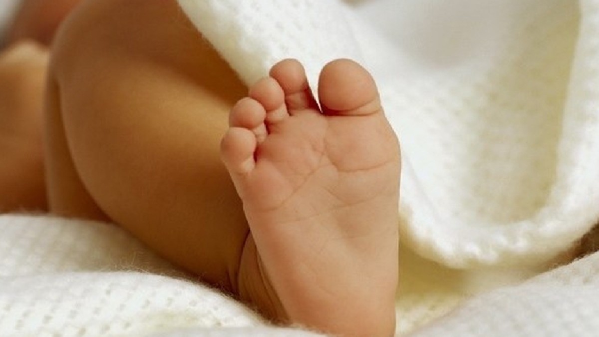 Pie de bebé de un años de nacida